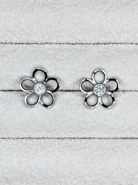 E036 | Natural Diamond Open Petal Floral Studs